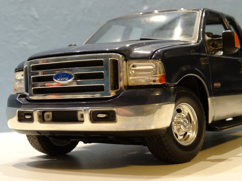Illustration for article titled 1:18 Maisto Ford F-350 Lariat Show and Review
